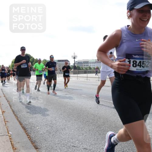 29.06.2025 - hella hamburg halbmarathon Lena Gebhardt http://msf.ph/oto/8352136 29.06.2025 10:01:11 Lombardsbrücke 11937, 2350, 17843, 8452, 1130, 1387, 1420, 1726, 2006, 2091, 2354, 2363, 2490, 2936, 3059, 3141, 3425, 3625, 3663, 3740, 3983, 4068, 4238, 4249, 4319, 4370, 4616, 4649, 4708, 5033, 5418, 5675, 5870, 6087, 6147, 0000, 6487, 6531, 6591, 6714, 6757, 6835, 6924, 7287, 7658, 7757, 7759, 7761, 7846, 8030, 8045, 8046, 8191, 8255, 8326, 8478, 8632, 8691, 8923, 9124, 9553, 9555, 9577, 9932, 10074, 10188, 10271, 10383, 10576, 11465 meine-sportfotos.de