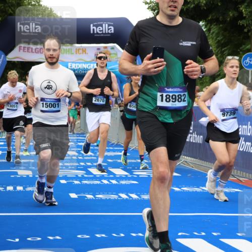 29.06.2025 - hella hamburg halbmarathon Strokosch-Dieckow http://msf.ph/oto/8352155 29.06.2025 10:52:33 Ziel 2346, 2670, 3715, 3952, 6561, 6562, 7178, 7232, 7475, 8371, 8661, 9145, 9739, 10115, 11459, 11689, 11791, 12450, 13051, 13301, 14122, 14561, 15001, 15980, 18982 meine-sportfotos.de