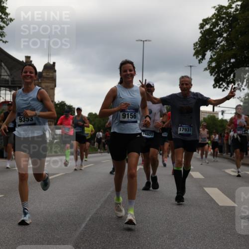 29.06.2025 - hella hamburg halbmarathon Yannick Fuchs http://msf.ph/oto/8352163 29.06.2025 10:52:51 20KM 1285, 1642, 1946, 1951, 2027, 2677, 2711, 2855, 5084, 5347, 5633, 6208, 6636, 6860, 6997, 7476, 8392, 8929, 9156, 9353, 9553, 9555, 9655, 9835, 10539, 10915, 12809, 13407, 14375, 14631, 14914, 15263, 15824, 16160, 16206, 16409, 16563, 16922, 16924, 17017, 17346, 17665, 17782, 17810, 17839, 17852, 17931, 17967, 18112, 18232, 18266, 18556, 18682, 18730, 18833, 18954, 19002, 19003 meine-sportfotos.de