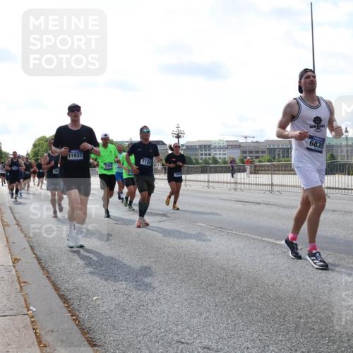 29.06.2025 - hella hamburg halbmarathon Lena Gebhardt http://msf.ph/oto/8352214 29.06.2025 10:01:11 Lombardsbrücke 1802, 11937, 1130, 1743, 6835, 1130, 1387, 1420, 1726, 2006, 2091, 2354, 2363, 2490, 2936, 3059, 3141, 3425, 3625, 3663, 3740, 3983, 4068, 4238, 4249, 4319, 4370, 4616, 4649, 4708, 5033, 5418, 5675, 5870, 6087, 6147, 0000, 6487, 6531, 6591, 6714, 6757, 6835, 6924, 7287, 7658, 7757, 7759, 7761, 7846, 8030, 8045, 8046, 8191, 8255, 8326, 8478, 8632, 8691, 8923, 9124, 9553, 9555, 9577, 9932, 10074, 10188, 10271, 10383, 10576, 11465 meine-sportfotos.de