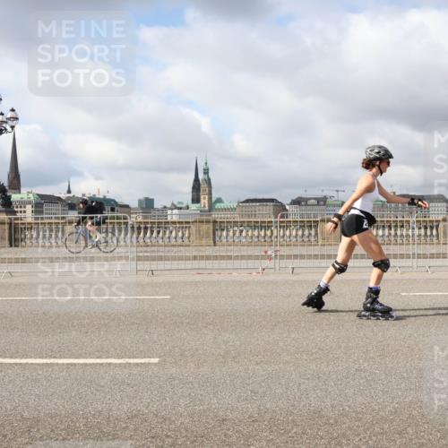 29.06.2025 - hella hamburg halbmarathon Lena Gebhardt http://msf.ph/oto/8352219 29.06.2025 09:09:25 Lombardsbrücke  meine-sportfotos.de