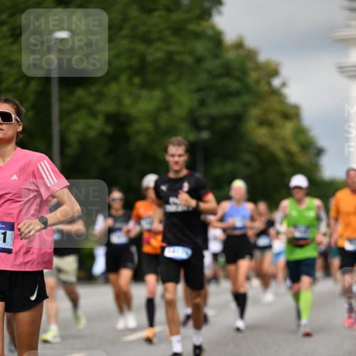 29.06.2025 - hella hamburg halbmarathon Dr. Thomas Lammeyer http://msf.ph/oto/8352233 29.06.2025 10:18:43 Kennedybrücke 1071, 1131, 1480, 1728, 2046, 2690, 3025, 3454, 3507, 3509, 3691, 3834, 4641, 5191, 5800, 6181, 6366, 6717, 6724, 7195, 7442, 7446, 7447, 7881, 8055, 8275, 8522, 8563, 8755, 8854, 8892, 9173, 9663, 9709, 10224, 10589, 10717, 10977 meine-sportfotos.de