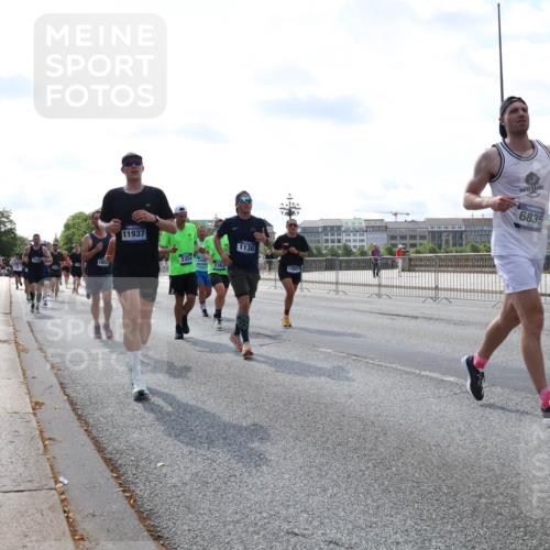 29.06.2025 - hella hamburg halbmarathon Lena Gebhardt http://msf.ph/oto/8352289 29.06.2025 10:01:11 Lombardsbrücke 11937, 2354, 1130, 17543, 6835, 1130, 1387, 1420, 1726, 2006, 2091, 2354, 2363, 2490, 2936, 3059, 3141, 3425, 3625, 3663, 3740, 3983, 4068, 4238, 4249, 4319, 4370, 4616, 4649, 4708, 5033, 5418, 5675, 5870, 6087, 6147, 0000, 6487, 6531, 6591, 6714, 6757, 6835, 6924, 7287, 7658, 7757, 7759, 7761, 7846, 8030, 8045, 8046, 8191, 8255, 8326, 8478, 8632, 8691, 8923, 9124, 9553, 9555, 9577, 9932, 10074, 10188, 10271, 10383, 10576, 11465 meine-sportfotos.de