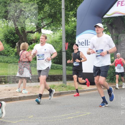 29.06.2025 - hella hamburg halbmarathon KatJ http://msf.ph/oto/8352313 29.06.2025 10:51:03 Zwischen KM18-KM19 1733, 1851, 2463, 3572, 4120, 4985, 5653, 7333 meine-sportfotos.de