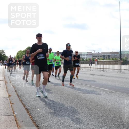 29.06.2025 - hella hamburg halbmarathon Lena Gebhardt http://msf.ph/oto/8352354 29.06.2025 10:01:12 Lombardsbrücke 18029, 11937, 2354, 2363, 1130, 17543, 1130, 1387, 1420, 1726, 2006, 2091, 2354, 2363, 2490, 2936, 3059, 3141, 3425, 3625, 3663, 3740, 3983, 4068, 4238, 4249, 4319, 4370, 4616, 4649, 4708, 5033, 5418, 5675, 5870, 6087, 6147, 0000, 6487, 6531, 6591, 6714, 6757, 6835, 6924, 7287, 7658, 7757, 7759, 7761, 7846, 8030, 8045, 8046, 8191, 8255, 8326, 8478, 8632, 8691, 8923, 9124, 9577, 9932, 10074, 10188, 10271, 10383, 10576, 11465 meine-sportfotos.de