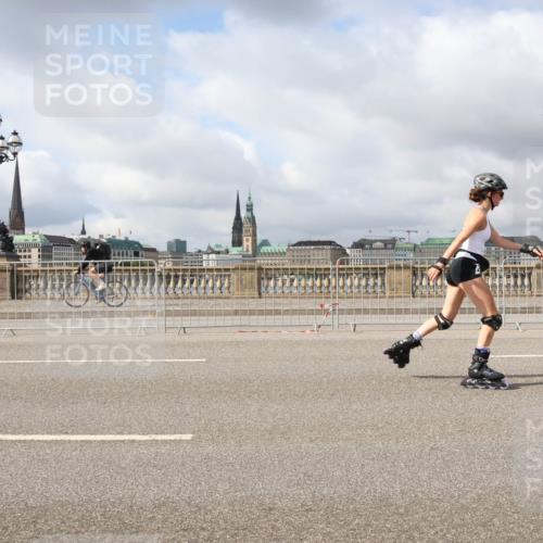 29.06.2025 - hella hamburg halbmarathon Lena Gebhardt http://msf.ph/oto/8352360 29.06.2025 09:09:25 Lombardsbrücke  meine-sportfotos.de
