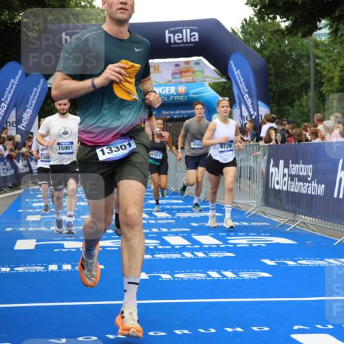 29.06.2025 - hella hamburg halbmarathon Strokosch-Dieckow http://msf.ph/oto/8352381 29.06.2025 10:52:32 Ziel 2346, 2670, 3715, 3952, 6561, 6562, 7178, 7232, 7475, 8371, 8661, 9145, 9739, 9876, 10115, 11459, 11689, 11791, 12450, 13015, 13051, 13301, 14122, 14561, 15001, 15980, 18982 meine-sportfotos.de