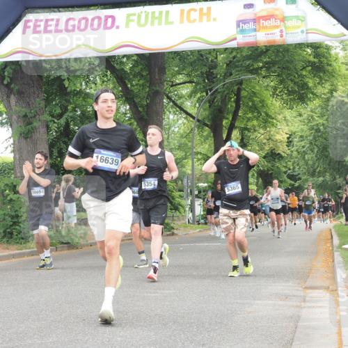 29.06.2025 - hella hamburg halbmarathon KatJ http://msf.ph/oto/8352395 29.06.2025 10:51:10 Zwischen KM18-KM19 2698, 3572, 5354, 5365, 8578 meine-sportfotos.de