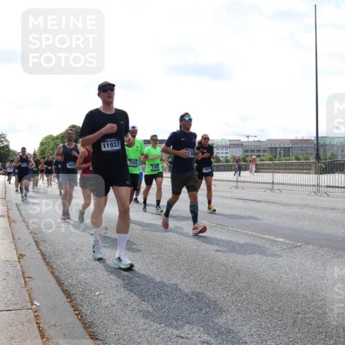 29.06.2025 - hella hamburg halbmarathon Lena Gebhardt http://msf.ph/oto/8352405 29.06.2025 10:01:12 Lombardsbrücke 18029, 11937, 2354, 2363, 30, 173, 1130, 1387, 1420, 1726, 2006, 2091, 2354, 2363, 2490, 2936, 3059, 3141, 3425, 3625, 3663, 3740, 3983, 4068, 4238, 4249, 4319, 4370, 4616, 4649, 4708, 5033, 5418, 5675, 5870, 6087, 6147, 0000, 6487, 6531, 6591, 6714, 6757, 6835, 6924, 7287, 7658, 7757, 7759, 7761, 7846, 8030, 8045, 8046, 8191, 8255, 8326, 8478, 8632, 8691, 8923, 9124, 9577, 9932, 10074, 10188, 10271, 10383, 10576, 11465 meine-sportfotos.de