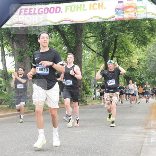 29.06.2025 - hella hamburg halbmarathon KatJ http://msf.ph/oto/8352431 29.06.2025 10:51:10 Zwischen KM18-KM19 2698, 3572, 5354, 5365, 8578 meine-sportfotos.de