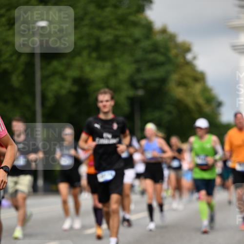 29.06.2025 - hella hamburg halbmarathon Dr. Thomas Lammeyer http://msf.ph/oto/8352451 29.06.2025 10:18:44 Kennedybrücke 1071, 1131, 1480, 1728, 1745, 2046, 2281, 2690, 3025, 3454, 3507, 3509, 3691, 4641, 5191, 5800, 6181, 6366, 6717, 6724, 7195, 7442, 7446, 7447, 7881, 8055, 8239, 8275, 8522, 8563, 8755, 8854, 8892, 9173, 9663, 9709, 10224, 10589, 10717, 10977, 11271 meine-sportfotos.de