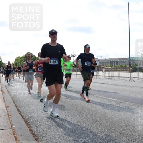 29.06.2025 - hella hamburg halbmarathon Lena Gebhardt http://msf.ph/oto/8352482 29.06.2025 10:01:12 Lombardsbrücke 2936, 18029, 9932, 11937, 2363, 1130, 1130, 1387, 1420, 1726, 2006, 2091, 2354, 2363, 2490, 2936, 3059, 3141, 3425, 3625, 3663, 3740, 3983, 4068, 4238, 4249, 4319, 4370, 4616, 4649, 4708, 5033, 5418, 5675, 5870, 6087, 6147, 0000, 6487, 6531, 6591, 6714, 6757, 6835, 6924, 7287, 7658, 7757, 7759, 7761, 7846, 8030, 8045, 8046, 8191, 8255, 8326, 8478, 8632, 8691, 8923, 9124, 9577, 9932, 10074, 10188, 10271, 10383, 10576, 11465 meine-sportfotos.de