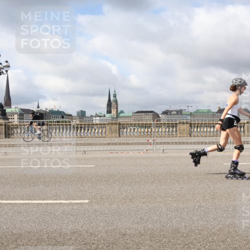 29.06.2025 - hella hamburg halbmarathon Lena Gebhardt http://msf.ph/oto/8352502 29.06.2025 09:09:25 Lombardsbrücke  meine-sportfotos.de