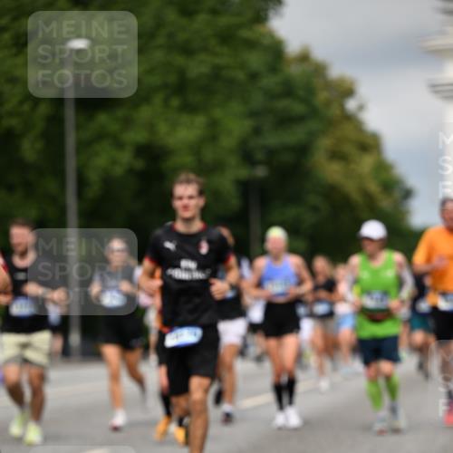 29.06.2025 - hella hamburg halbmarathon Dr. Thomas Lammeyer http://msf.ph/oto/8352514 29.06.2025 10:18:44 Kennedybrücke 1071, 1131, 1480, 1728, 1745, 2046, 2281, 2690, 3025, 3454, 3507, 3509, 3691, 4641, 5191, 5800, 6181, 6366, 6717, 6724, 7195, 7442, 7446, 7447, 7881, 8055, 8239, 8275, 8522, 8563, 8755, 8854, 8892, 9173, 9663, 9709, 10224, 10589, 10717, 10977, 11271 meine-sportfotos.de