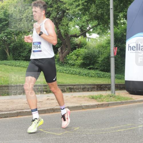 29.06.2025 - hella hamburg halbmarathon KatJ http://msf.ph/oto/8352540 29.06.2025 10:21:29 Zwischen KM18-KM19 1894, 5070, 5660 meine-sportfotos.de