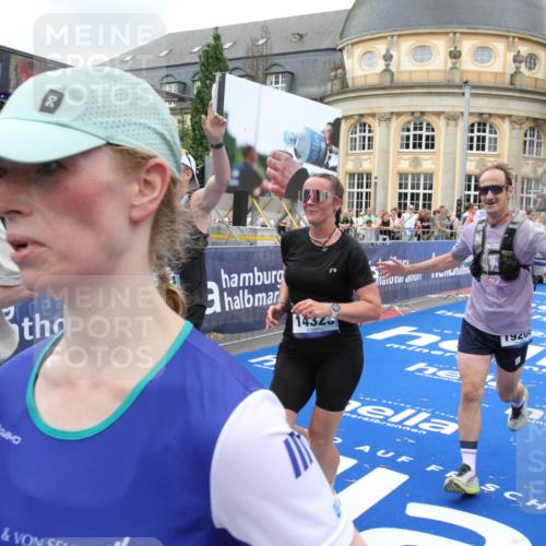29.06.2025 - hella hamburg halbmarathon Michael Strokosch http://msf.ph/oto/8352573 29.06.2025 10:53:12 Ziel 2111, 2208, 3059, 3258, 4121, 7383, 7864, 8273, 9537, 14323, 16929, 16986, 19208 meine-sportfotos.de