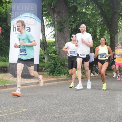 29.06.2025 - hella hamburg halbmarathon KatJ http://msf.ph/oto/8352576 29.06.2025 10:21:30 Zwischen KM18-KM19 1894, 5070, 5660 meine-sportfotos.de