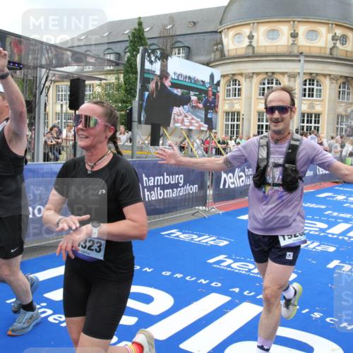 29.06.2025 - hella hamburg halbmarathon Michael Strokosch http://msf.ph/oto/8352600 29.06.2025 10:53:12 Ziel 2111, 2208, 3059, 3258, 4121, 7383, 7864, 8273, 9537, 14323, 16929, 16986, 19208 meine-sportfotos.de