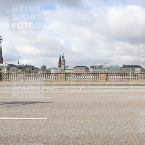 29.06.2025 - hella hamburg halbmarathon Lena Gebhardt http://msf.ph/oto/8352615 29.06.2025 09:09:26 Lombardsbrücke  meine-sportfotos.de