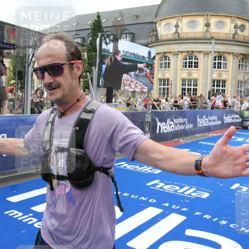 29.06.2025 - hella hamburg halbmarathon Michael Strokosch http://msf.ph/oto/8352623 29.06.2025 10:53:13 Ziel 2111, 2208, 3059, 4121, 7383, 7864, 8273, 8361, 9537, 14323, 16929, 16986, 19208 meine-sportfotos.de