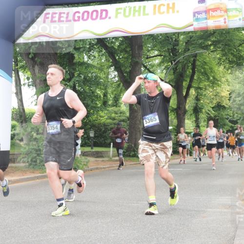29.06.2025 - hella hamburg halbmarathon KatJ http://msf.ph/oto/8352630 29.06.2025 10:51:11 Zwischen KM18-KM19 2698, 5354, 5365, 8578 meine-sportfotos.de
