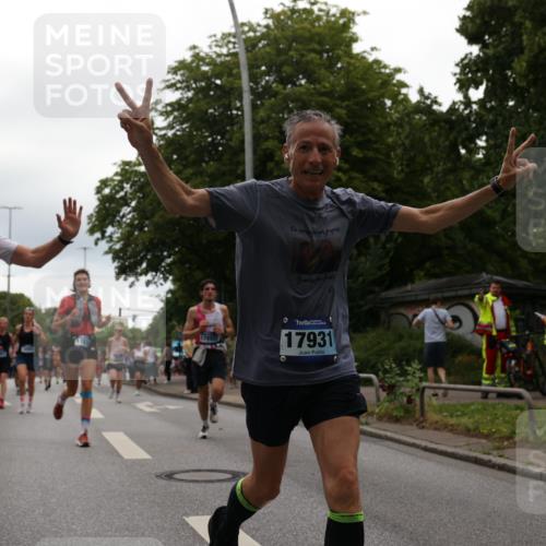 29.06.2025 - hella hamburg halbmarathon Yannick Fuchs http://msf.ph/oto/8352641 29.06.2025 10:52:52 20KM 1285, 1642, 1946, 1951, 2027, 2677, 2711, 2855, 5084, 5347, 5633, 6208, 6636, 6860, 6997, 7476, 8290, 8392, 8929, 9156, 9353, 9655, 9835, 10036, 10539, 10915, 12809, 13407, 14375, 14631, 14914, 15263, 15824, 16160, 16206, 16409, 16563, 16922, 16924, 17017, 17346, 17782, 17810, 17839, 17852, 17931, 17967, 18112, 18232, 18266, 18556, 18682, 18730, 18833, 18954, 19002, 19003 meine-sportfotos.de