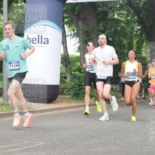 29.06.2025 - hella hamburg halbmarathon KatJ http://msf.ph/oto/8352642 29.06.2025 10:21:30 Zwischen KM18-KM19 1894, 5070, 5660 meine-sportfotos.de