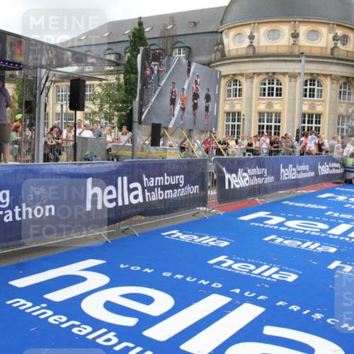 29.06.2025 - hella hamburg halbmarathon Michael Strokosch http://msf.ph/oto/8352658 29.06.2025 10:53:13 Ziel 2111, 2208, 3059, 4121, 7383, 7864, 8273, 8361, 9537, 14323, 16929, 16986, 19208 meine-sportfotos.de