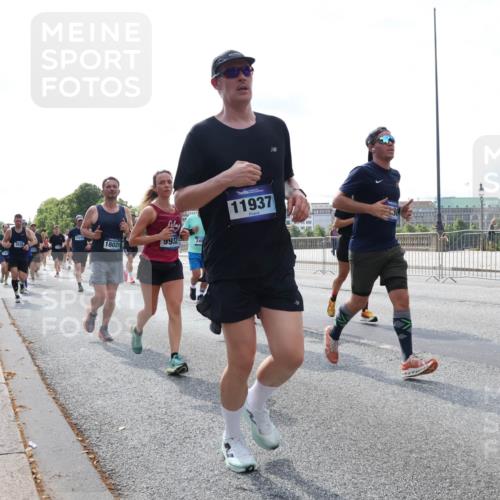29.06.2025 - hella hamburg halbmarathon Lena Gebhardt http://msf.ph/oto/8352757 29.06.2025 10:01:12 Lombardsbrücke 18029, 9932, 11937, 1130, 1387, 1420, 1726, 2006, 2091, 2354, 2363, 2490, 2936, 3059, 3141, 3425, 3625, 3663, 3740, 3983, 4068, 4238, 4249, 4319, 4370, 4616, 4649, 4708, 5033, 5418, 5675, 5870, 6087, 6147, 0000, 6487, 6531, 6591, 6714, 6757, 6835, 6924, 7287, 7658, 7757, 7759, 7761, 7846, 8030, 8045, 8046, 8191, 8255, 8326, 8478, 8632, 8691, 8923, 9124, 9577, 9932, 10074, 10188, 10271, 10383, 10576, 11465 meine-sportfotos.de