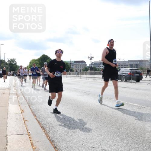 29.06.2025 - hella hamburg halbmarathon Lena Gebhardt http://msf.ph/oto/8352773 29.06.2025 10:13:49 Lombardsbrücke 4001, 1508, 6717, 563, 1007, 1131, 1194, 1480, 1859, 1890, 2055, 2359, 2721, 2904, 2987, 3729, 4001, 4187, 4795, 4950, 4962, 5232, 5546, 5631, 5719, 6026, 6287, 6710, 6717, 6724, 7346, 7446, 7447, 7460, 7462, 7913, 8279, 8673, 9128, 9612, 9631, 9886, 10442, 10443, 10977, 11441, 11987, 12313, 12797, 12928, 12929, 13331, 13788, 13928, 15085, 15482, 15663, 15721, 15722, 15840, 16491, 17439, 17472, 17474, 17985, 18041, 18222, 18231, 18236, 18239 meine-sportfotos.de