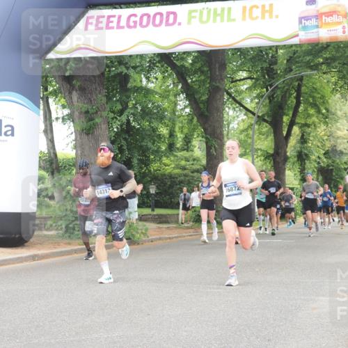 29.06.2025 - hella hamburg halbmarathon KatJ http://msf.ph/oto/8352782 29.06.2025 10:51:14 Zwischen KM18-KM19 5354, 5365, 8578 meine-sportfotos.de