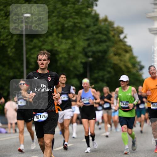 29.06.2025 - hella hamburg halbmarathon Dr. Thomas Lammeyer http://msf.ph/oto/8352846 29.06.2025 10:18:45 Kennedybrücke 1071, 1131, 1296, 1480, 1728, 1745, 2046, 2281, 2690, 3025, 3454, 3507, 3509, 3691, 4641, 5191, 5608, 5800, 6181, 6366, 6717, 6724, 7195, 7446, 7447, 7881, 8055, 8239, 8275, 8522, 8563, 8755, 8854, 8892, 9173, 9663, 9709, 10224, 10589, 10717, 10977, 11271 meine-sportfotos.de