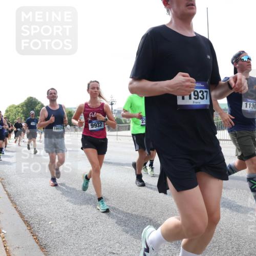 29.06.2025 - hella hamburg halbmarathon Lena Gebhardt http://msf.ph/oto/8352857 29.06.2025 10:01:13 Lombardsbrücke 18029, 9932, 1937, 1130, 1130, 1387, 1420, 1726, 2006, 2091, 2354, 2363, 2490, 2936, 3059, 3141, 3425, 3625, 3663, 3740, 3983, 4068, 4238, 4249, 4319, 4370, 4616, 4649, 4708, 5033, 5418, 5570, 5675, 5870, 6087, 6147, 0000, 6487, 6531, 6591, 6714, 6757, 6835, 6924, 7287, 7658, 7757, 7759, 7761, 7846, 8030, 8045, 8046, 8191, 8255, 8326, 8478, 8632, 8691, 8923, 9124, 9932, 10074, 10188, 10271, 10383, 10576, 11465 meine-sportfotos.de