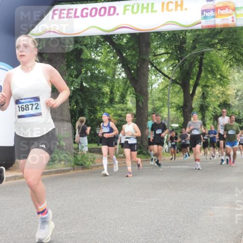 29.06.2025 - hella hamburg halbmarathon KatJ http://msf.ph/oto/8352885 29.06.2025 10:51:16 Zwischen KM18-KM19 5354, 5365 meine-sportfotos.de