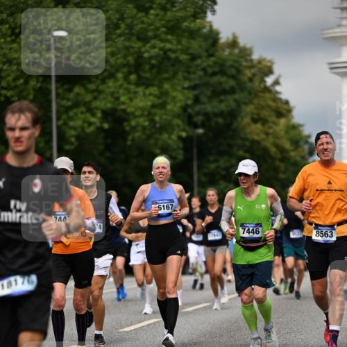 29.06.2025 - hella hamburg halbmarathon Dr. Thomas Lammeyer http://msf.ph/oto/8352907 29.06.2025 10:18:45 Kennedybrücke 1071, 1131, 1296, 1480, 1728, 1745, 2046, 2281, 2690, 3025, 3454, 3507, 3509, 3691, 4641, 5191, 5608, 5800, 6181, 6366, 6717, 6724, 7195, 7446, 7447, 7881, 8055, 8239, 8275, 8522, 8563, 8755, 8854, 8892, 9173, 9663, 9709, 10224, 10589, 10717, 10977, 11271 meine-sportfotos.de