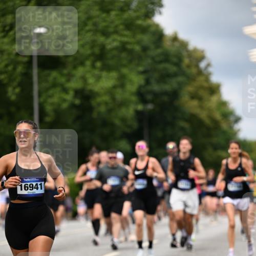 29.06.2025 - hella hamburg halbmarathon Dr. Thomas Lammeyer http://msf.ph/oto/8352946 29.06.2025 10:40:48 Kennedybrücke 1008, 1010, 1224, 3401, 3699, 3895, 4245, 5171, 5246, 5540, 5747, 5789, 5809, 5919, 6184, 6359, 6417, 7632, 8530, 8581, 9229, 9295, 9432, 9694, 9701, 9806, 10123, 10487, 10531, 10577, 10984 meine-sportfotos.de