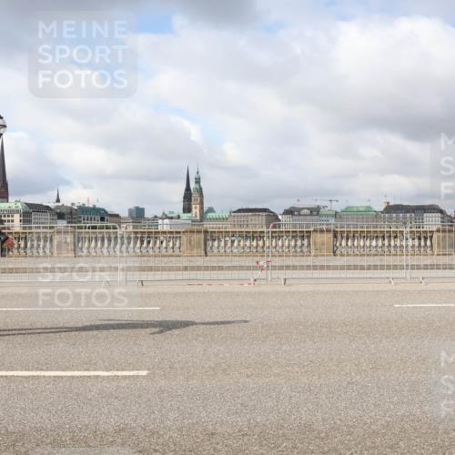 29.06.2025 - hella hamburg halbmarathon Lena Gebhardt http://msf.ph/oto/8352947 29.06.2025 09:09:26 Lombardsbrücke  meine-sportfotos.de