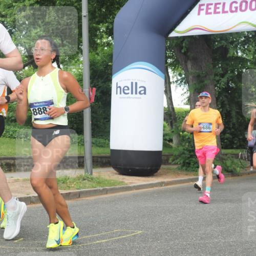 29.06.2025 - hella hamburg halbmarathon KatJ http://msf.ph/oto/8352990 29.06.2025 10:21:32 Zwischen KM18-KM19 1686, 5070, 7965 meine-sportfotos.de