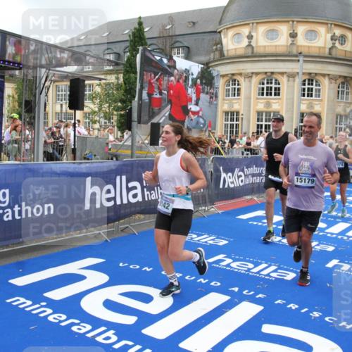 29.06.2025 - hella hamburg halbmarathon Michael Strokosch http://msf.ph/oto/8353002 29.06.2025 10:53:22 Ziel 1683, 1727, 2074, 2354, 4065, 7312, 8361, 8651, 9142, 11844, 12490, 12875, 15179, 15681, 15838, 18134, 18901 meine-sportfotos.de