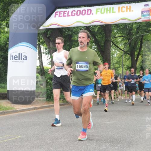 29.06.2025 - hella hamburg halbmarathon KatJ http://msf.ph/oto/8353015 29.06.2025 10:51:21 Zwischen KM18-KM19 1194, 8561 meine-sportfotos.de
