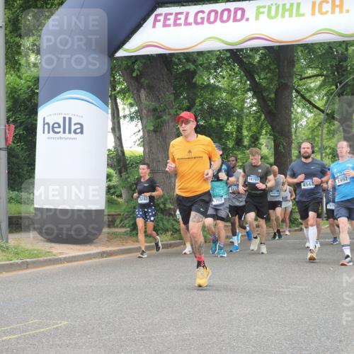 29.06.2025 - hella hamburg halbmarathon KatJ http://msf.ph/oto/8353026 29.06.2025 10:51:22 Zwischen KM18-KM19 1194, 1702, 4542, 8561 meine-sportfotos.de
