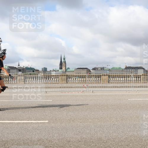29.06.2025 - hella hamburg halbmarathon Lena Gebhardt http://msf.ph/oto/8353029 29.06.2025 09:09:26 Lombardsbrücke 11 meine-sportfotos.de