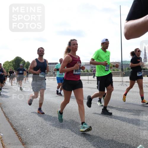 29.06.2025 - hella hamburg halbmarathon Lena Gebhardt http://msf.ph/oto/8353033 29.06.2025 10:01:13 Lombardsbrücke 9932, 18029, 235, 173, 888, 1130, 1387, 1420, 1726, 2006, 2091, 2354, 2363, 2490, 2936, 3059, 3141, 3425, 3625, 3663, 3740, 3983, 4068, 4238, 4249, 4319, 4370, 4616, 4649, 4708, 5033, 5418, 5570, 5675, 5870, 6087, 6147, 0000, 6487, 6531, 6591, 6714, 6757, 6835, 6924, 7287, 7658, 7757, 7759, 7761, 7846, 8030, 8045, 8046, 8191, 8255, 8326, 8478, 8632, 8691, 8923, 9124, 9932, 10074, 10188, 10271, 10383, 10576, 11465 meine-sportfotos.de
