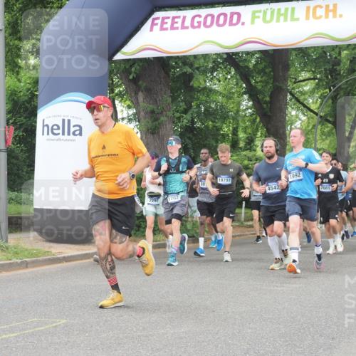 29.06.2025 - hella hamburg halbmarathon KatJ http://msf.ph/oto/8353086 29.06.2025 10:51:23 Zwischen KM18-KM19 1194, 1702, 1992, 2979, 4542, 7081, 8520, 8561 meine-sportfotos.de