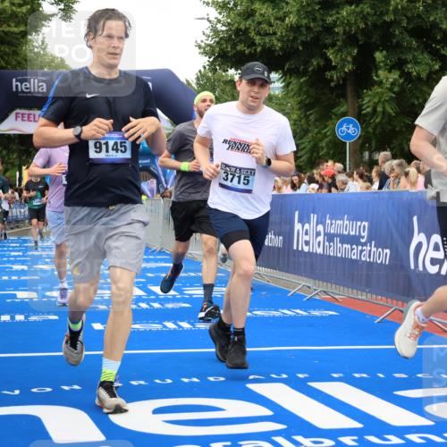 29.06.2025 - hella hamburg halbmarathon Strokosch-Dieckow http://msf.ph/oto/8353096 29.06.2025 10:52:28 Ziel 3715, 6561, 6562, 7178, 7232, 8371, 8661, 9145, 9739, 9876, 11791, 13015, 13211, 13301, 14561, 15001, 15144, 15980, 17997, 18982 meine-sportfotos.de