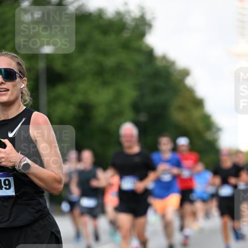 29.06.2025 - hella hamburg halbmarathon Dr. Thomas Lammeyer http://msf.ph/oto/8353153 29.06.2025 09:56:20 Kennedybrücke 1070, 1139, 1220, 1415, 1468, 1512, 1613, 1782, 2233, 3098, 3109, 3124, 4080, 4497, 4691, 5011, 5476, 5477, 7067, 7191, 7325, 7432, 7451, 7599, 7843, 7865, 7961, 8467, 9081, 10000, 10099, 10251, 10741, 10750, 10796, 11346 meine-sportfotos.de