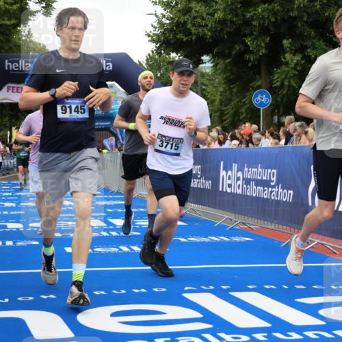 29.06.2025 - hella hamburg halbmarathon Strokosch-Dieckow http://msf.ph/oto/8353155 29.06.2025 10:52:28 Ziel 3715, 6561, 6562, 7178, 7232, 8371, 8661, 9145, 9739, 9876, 11791, 13015, 13211, 13301, 14561, 15001, 15144, 15980, 17997, 18982 meine-sportfotos.de