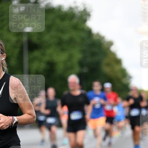 29.06.2025 - hella hamburg halbmarathon Dr. Thomas Lammeyer http://msf.ph/oto/8353169 29.06.2025 09:56:20 Kennedybrücke 1070, 1139, 1220, 1415, 1468, 1512, 1613, 1782, 2233, 3098, 3109, 3124, 4080, 4497, 4691, 5011, 5476, 5477, 7067, 7191, 7325, 7432, 7451, 7599, 7843, 7865, 7961, 8467, 9081, 10000, 10099, 10251, 10741, 10750, 10796, 11346 meine-sportfotos.de