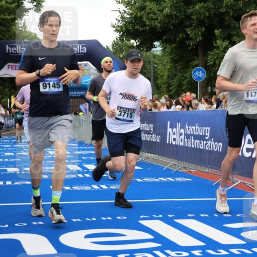 29.06.2025 - hella hamburg halbmarathon Strokosch-Dieckow http://msf.ph/oto/8353224 29.06.2025 10:52:28 Ziel 3715, 6561, 6562, 7178, 7232, 8371, 8661, 9145, 9739, 9876, 11791, 13015, 13211, 13301, 14561, 15001, 15144, 15980, 17997, 18982 meine-sportfotos.de