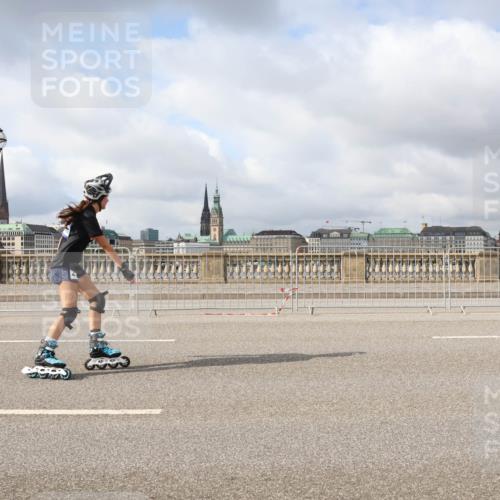 29.06.2025 - hella hamburg halbmarathon Lena Gebhardt http://msf.ph/oto/8353302 29.06.2025 09:09:26 Lombardsbrücke  meine-sportfotos.de